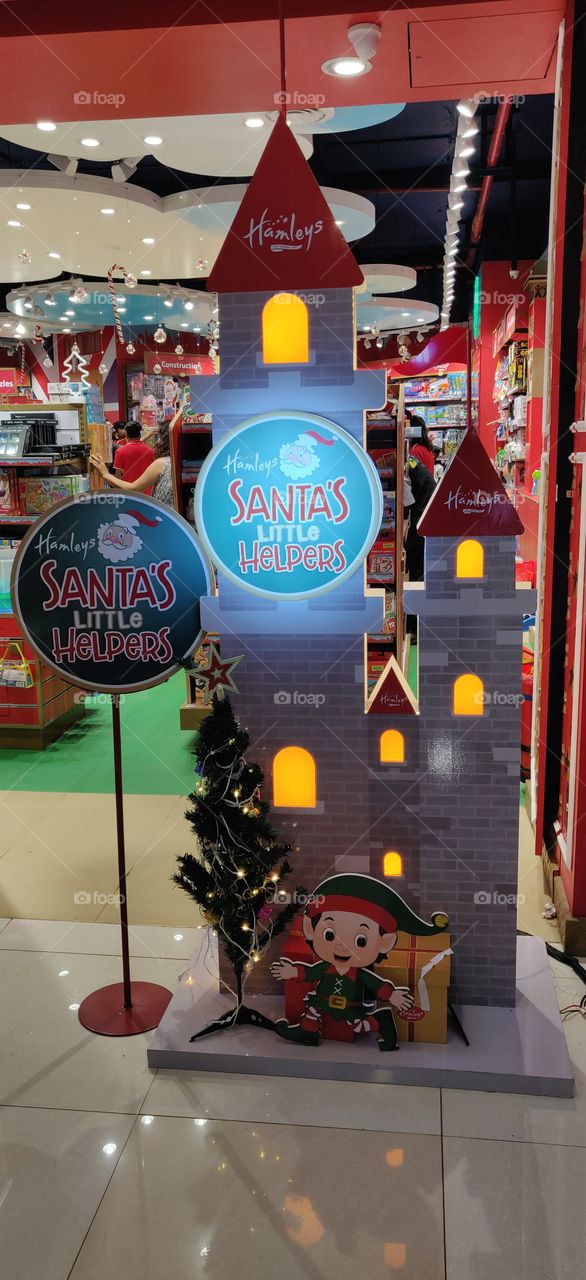 Santa's little helpers 😍