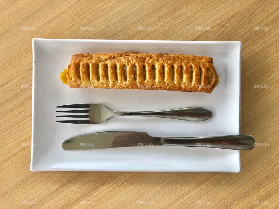 Bread in plate with knife and fotk