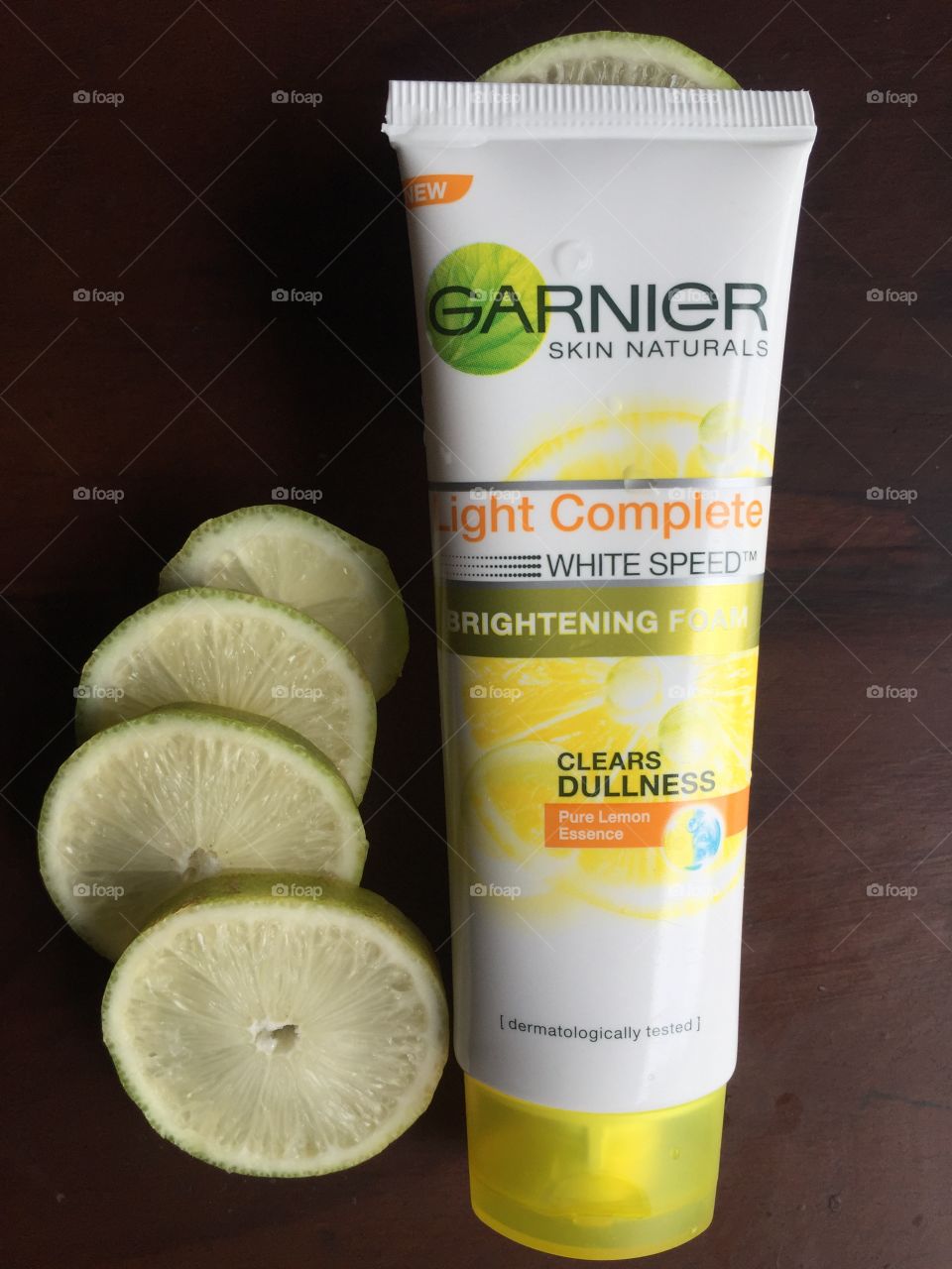 Wash face with garnier facial foam