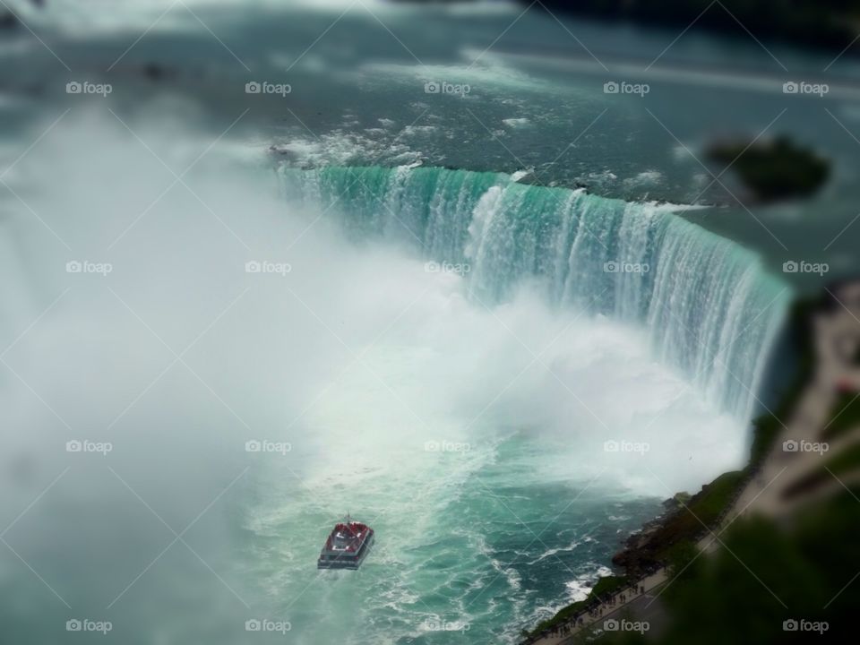 Maid of the mist at Niagara
