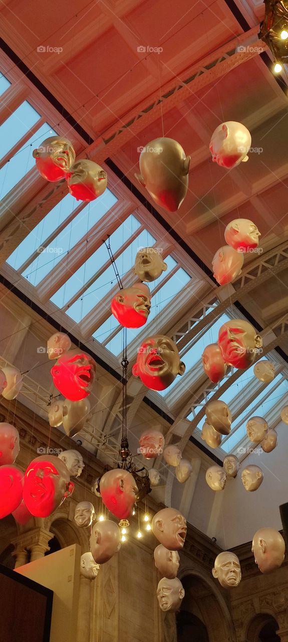 faces galery red lights heads