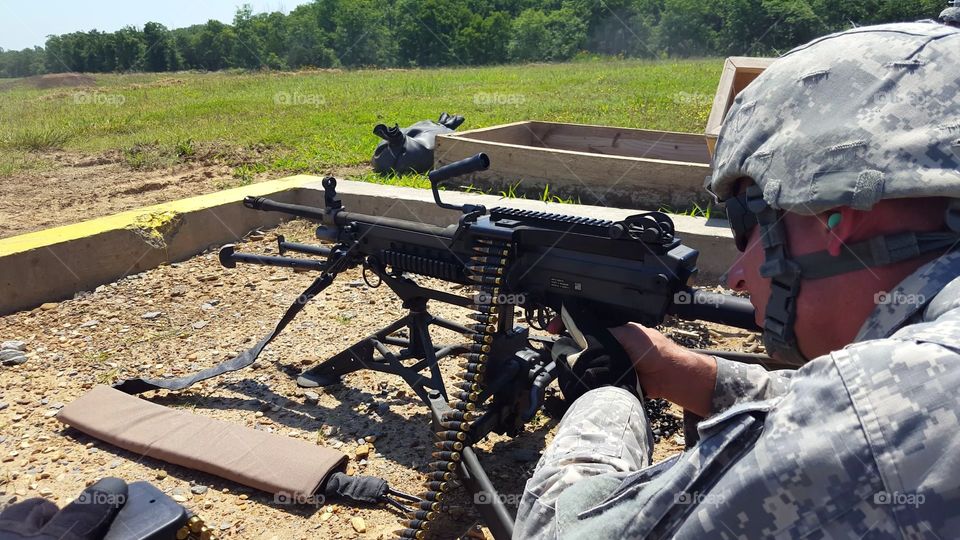 firing the 249 saw on the range -4