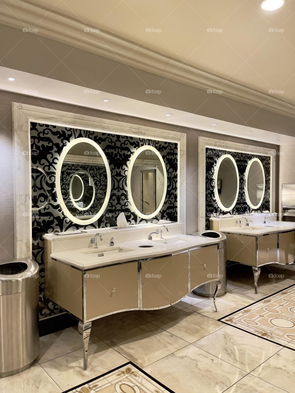 Circle round mirrors in the bathroom 