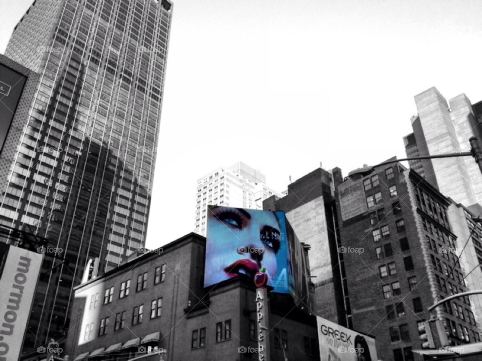 red apple skyline eat by kersti