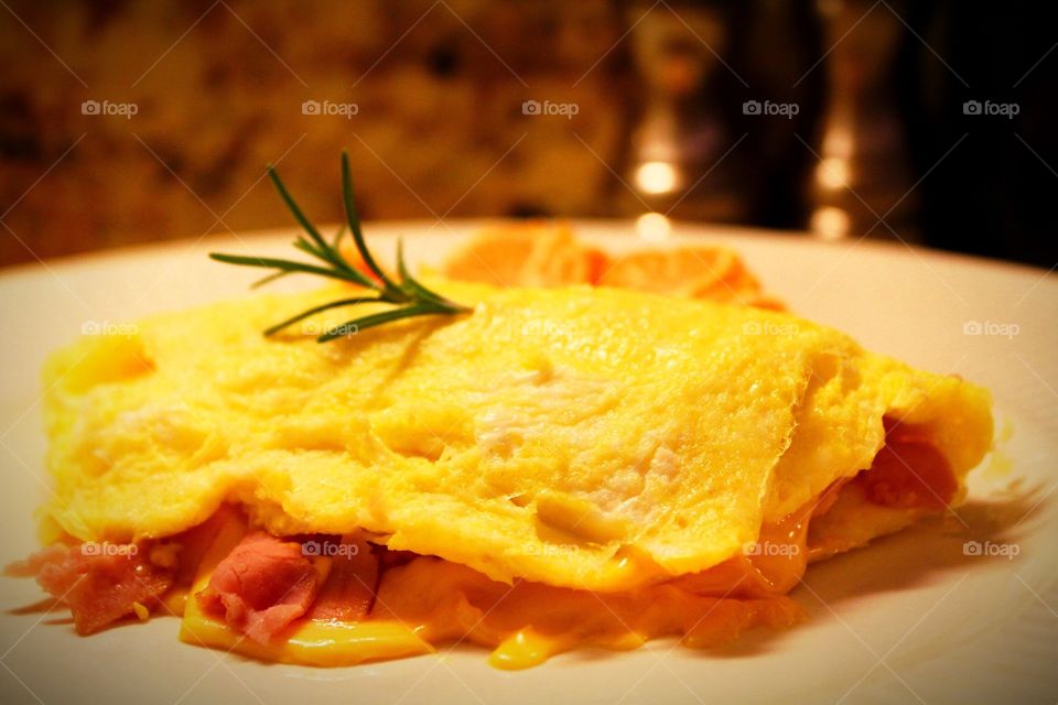 Ham and cheese omelette with mandarins 