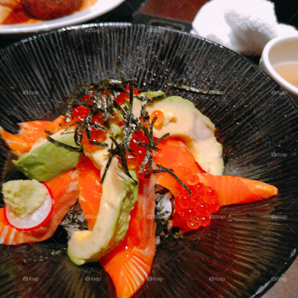 Japanese rice bowl, salmon and avocado