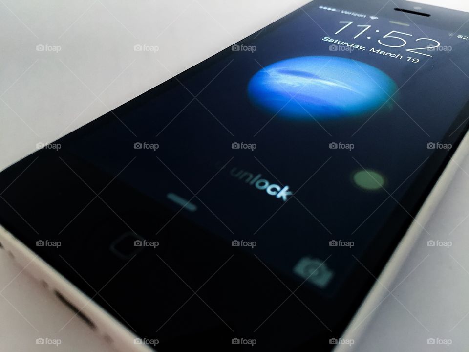 The Apple iPhone 5C Lockscreen