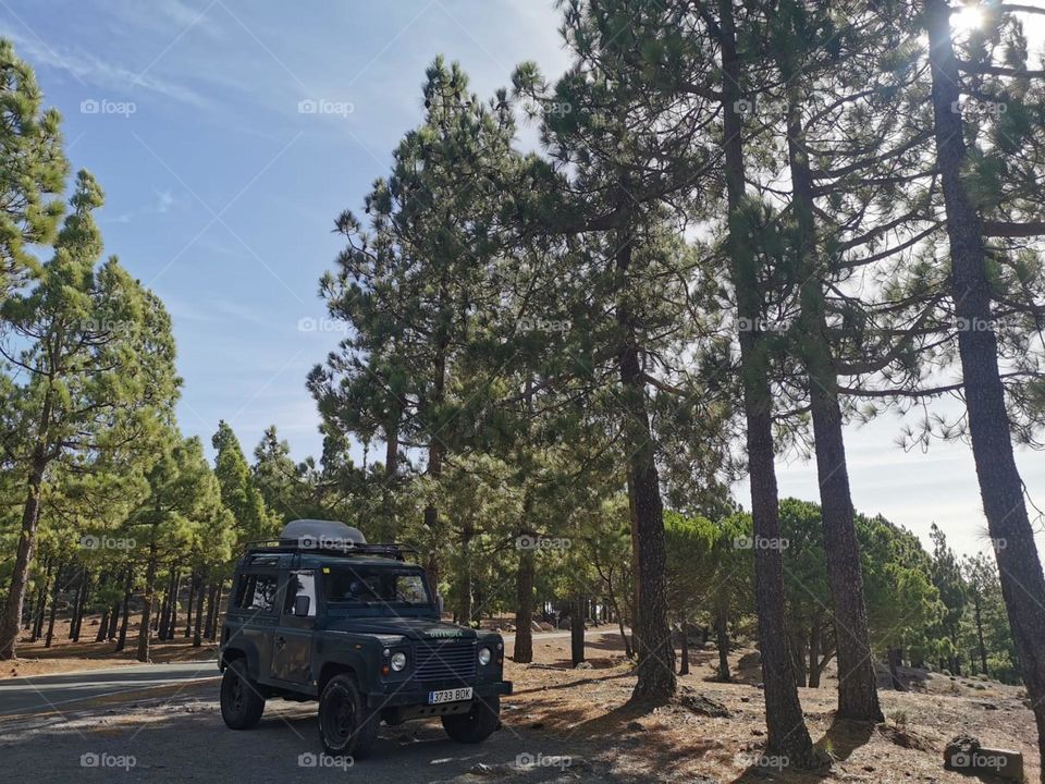 land Rover Defender disfrutar de sitios que otros no llegan y poder vistas maravillosas