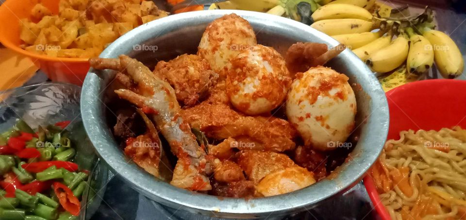 Chicken feet and eggs with spicy seasoning