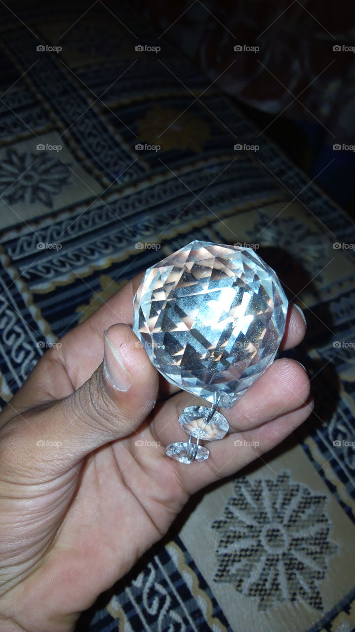 الماس       والمجوهرات جميلة جدا