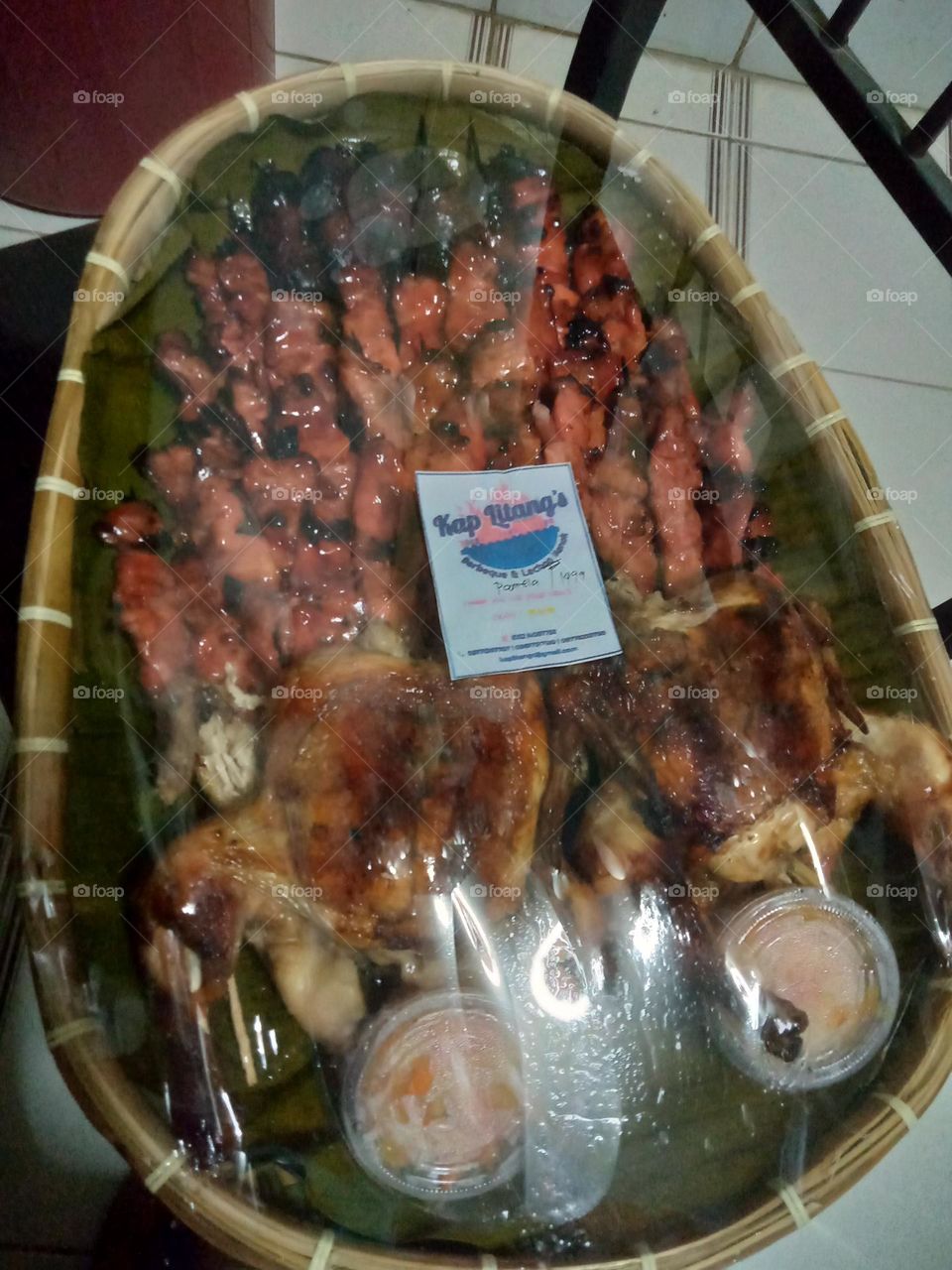 #BILAO -IS THE NAME OF THIS,, MIXTURES OF TWO FRIED CHICKENS🐔,, MANY GRILLED BARBECUE PORKS🥩,, AND TWO CUPS OF SOUR ACHARA TO TASTE,,PLACED IN NATIVE HAPAG,, VERY YUMMY😋 TILAW NA(MEANS TASTE IT)GOOD FOR AT LEAST 9 PERSONS