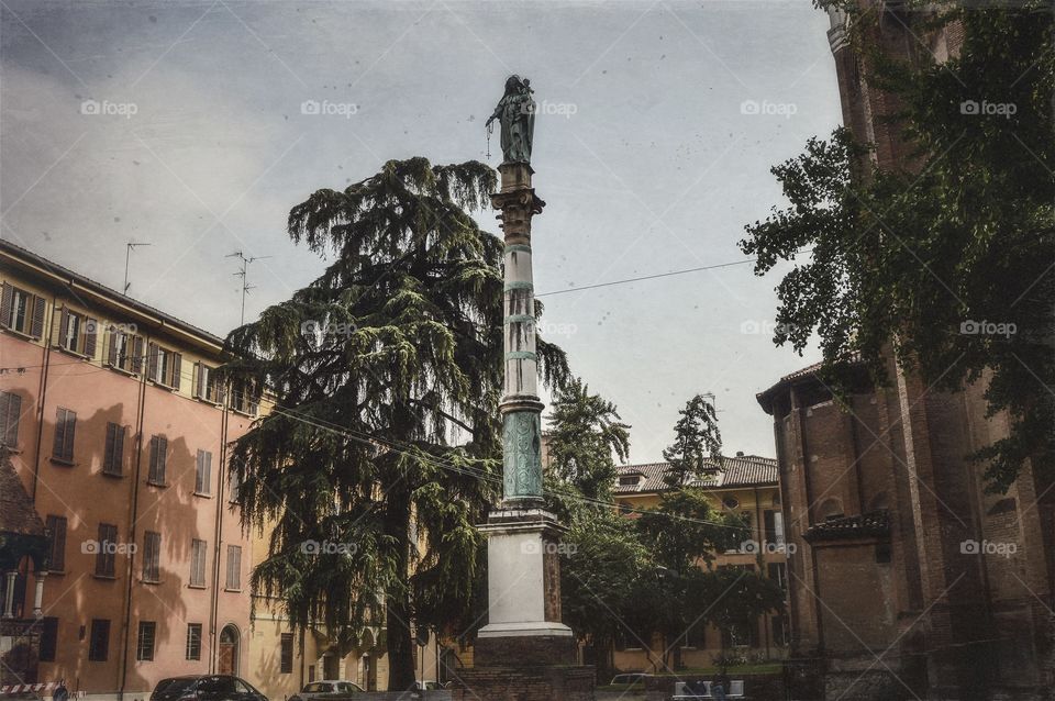 Plaza de Santo domingo, bologna, italy