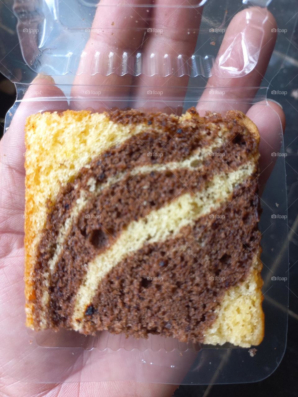 Marble cakes are cakes with a streaky or speckled appearance that are achieved by mixing light and dark dough very lightly.