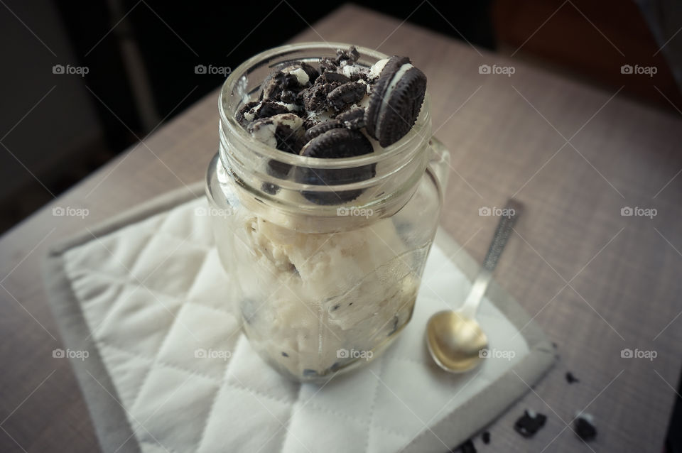 Oreo cookie almond icecream in mason jar