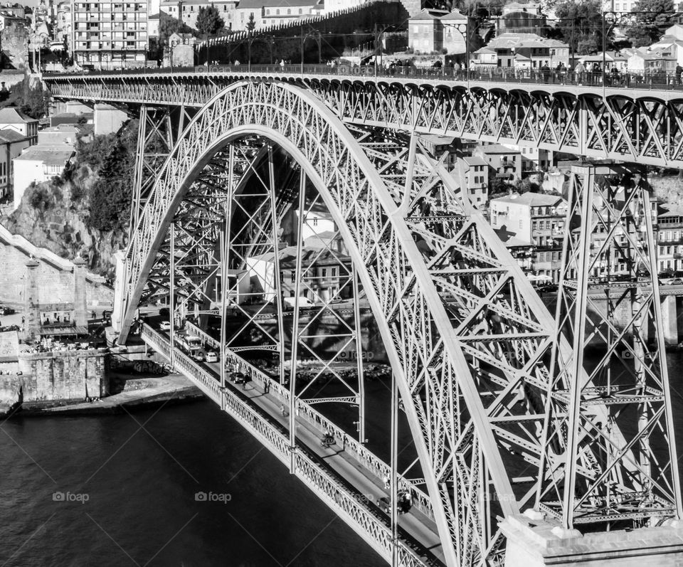 Ponte Luís I over the Douro river in Porto, Portugal 