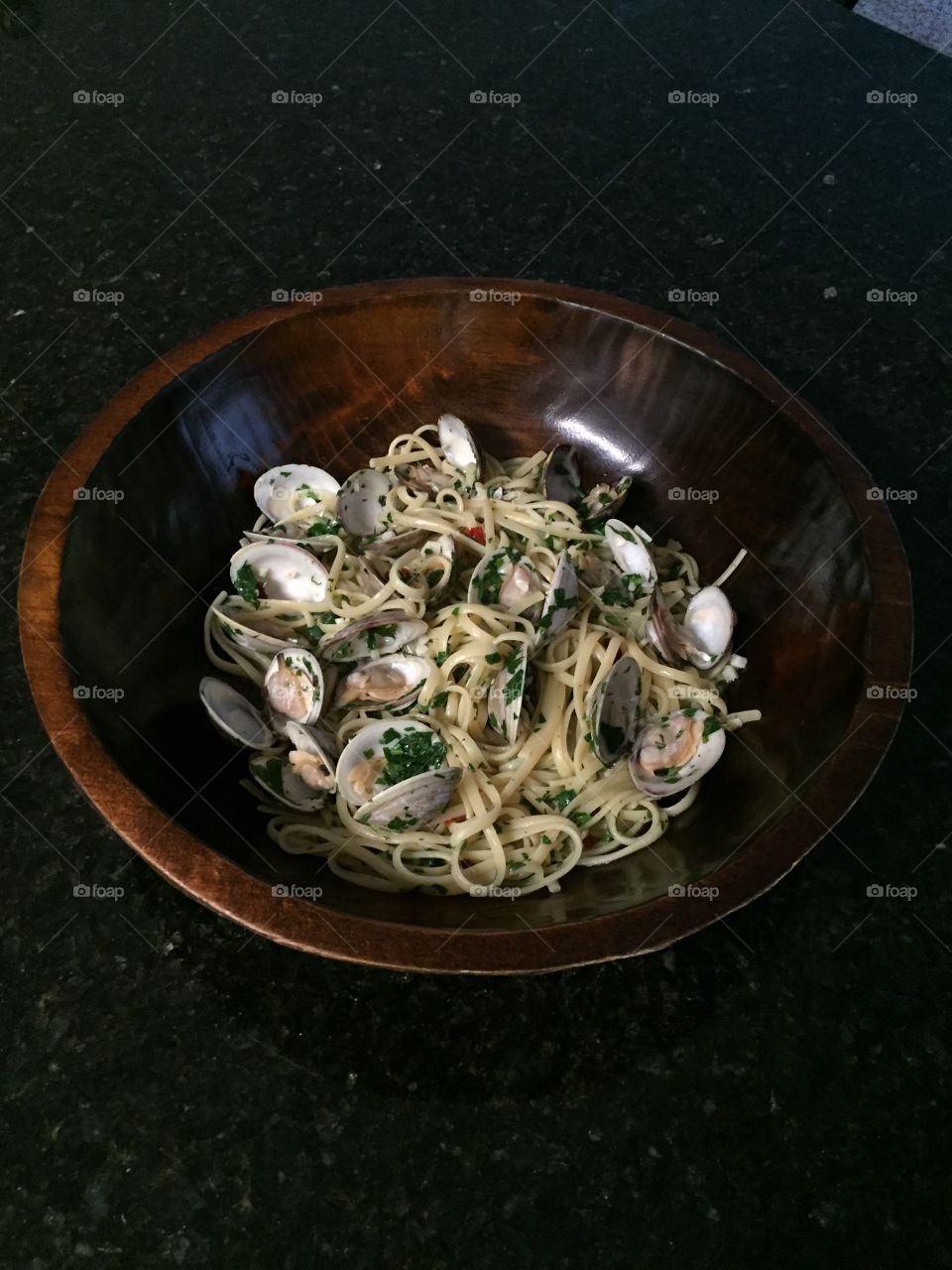 Linguini vongole (clams). 🍝🍷 