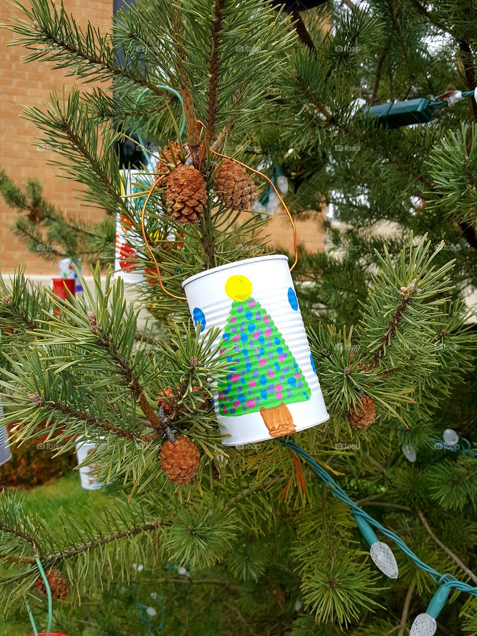Some local daycare children in Kansas decorated these cans to use as ornaments on the community Christmas tree. They did such a good job!