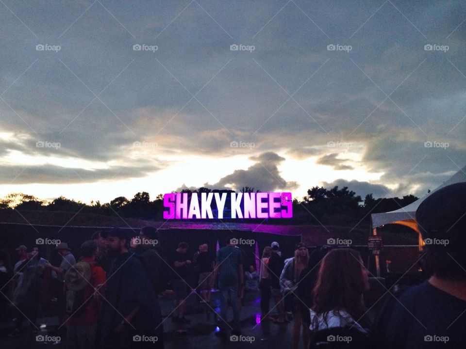 Shaky knees 