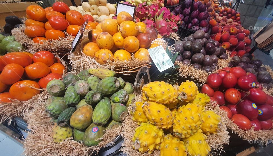 Fruits, fruits and vegetables