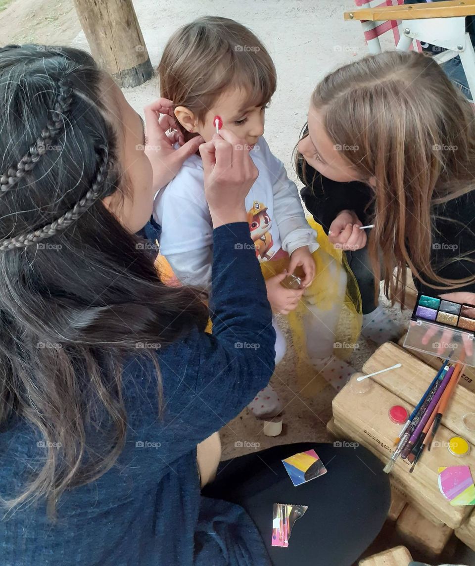 pintar en familia, niños felices