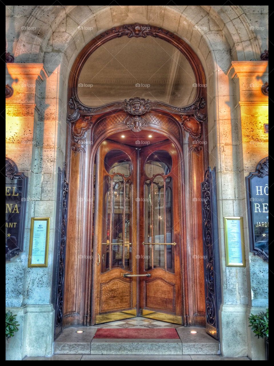 Hotel Regina - Paris. While visiting Paris I could not not take a photo of this revolving door.
