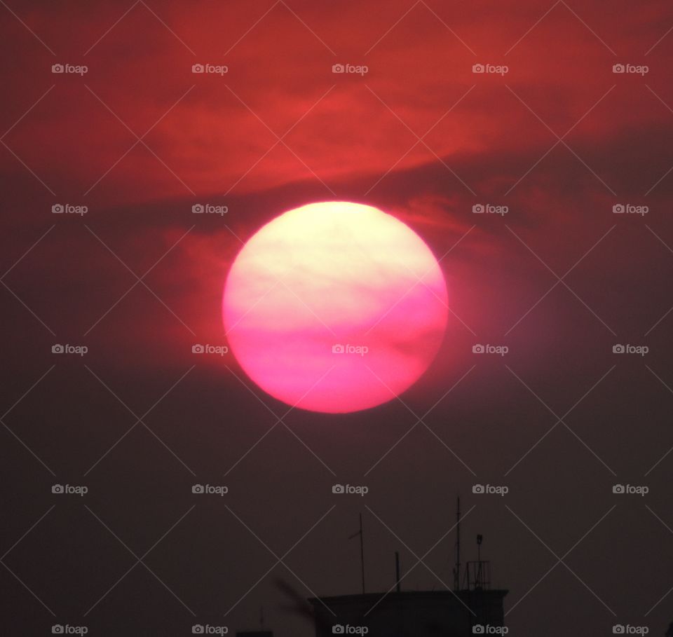 color: red   The sun - no filter