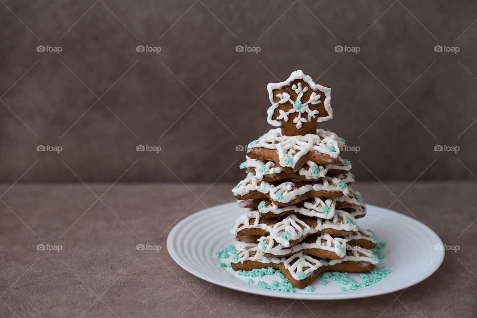 Christmas tree from cookies with glaze 