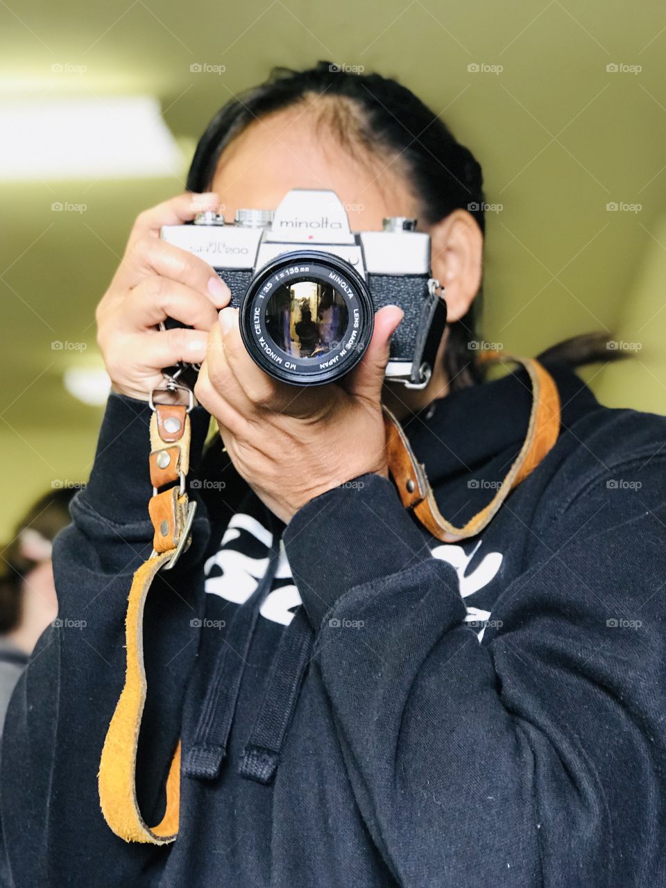 Take it to the limit, push the trigger to every detail of your life, pose perfectly! 