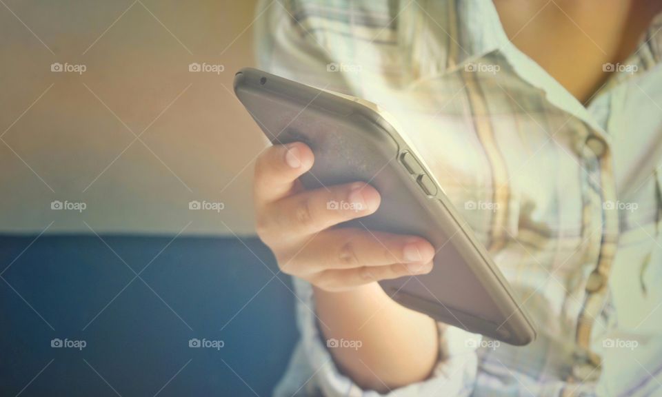 child using smartphone