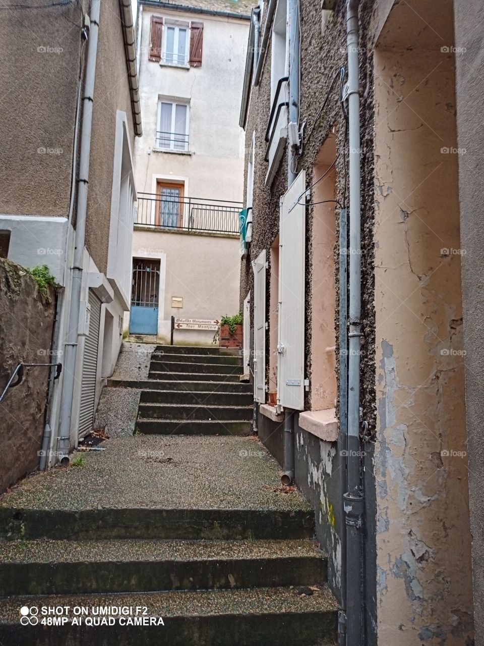 Passage escalier entre bâtiment
