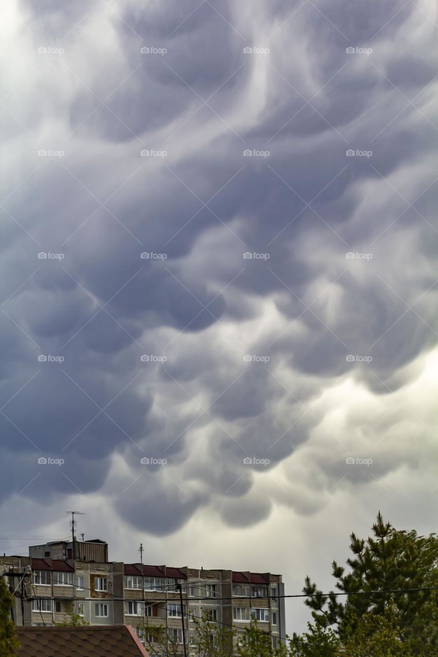 Mammatus clouds