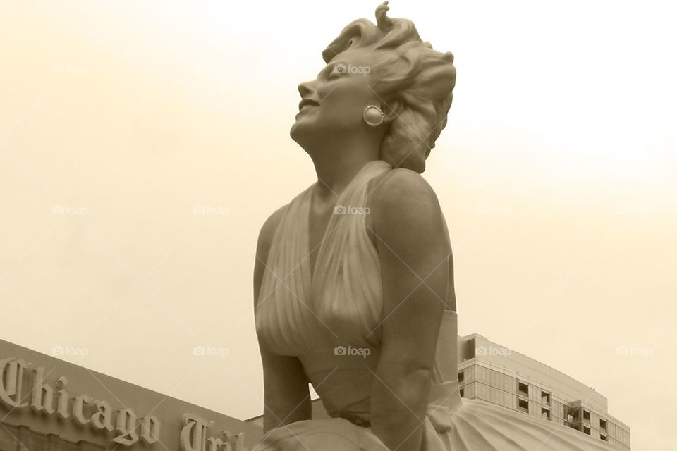 Marilyn Monroe Statue