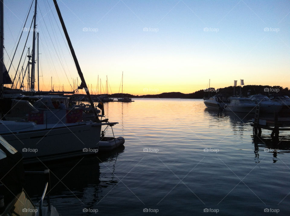 summer sunset harbour fjällbacka by chattis