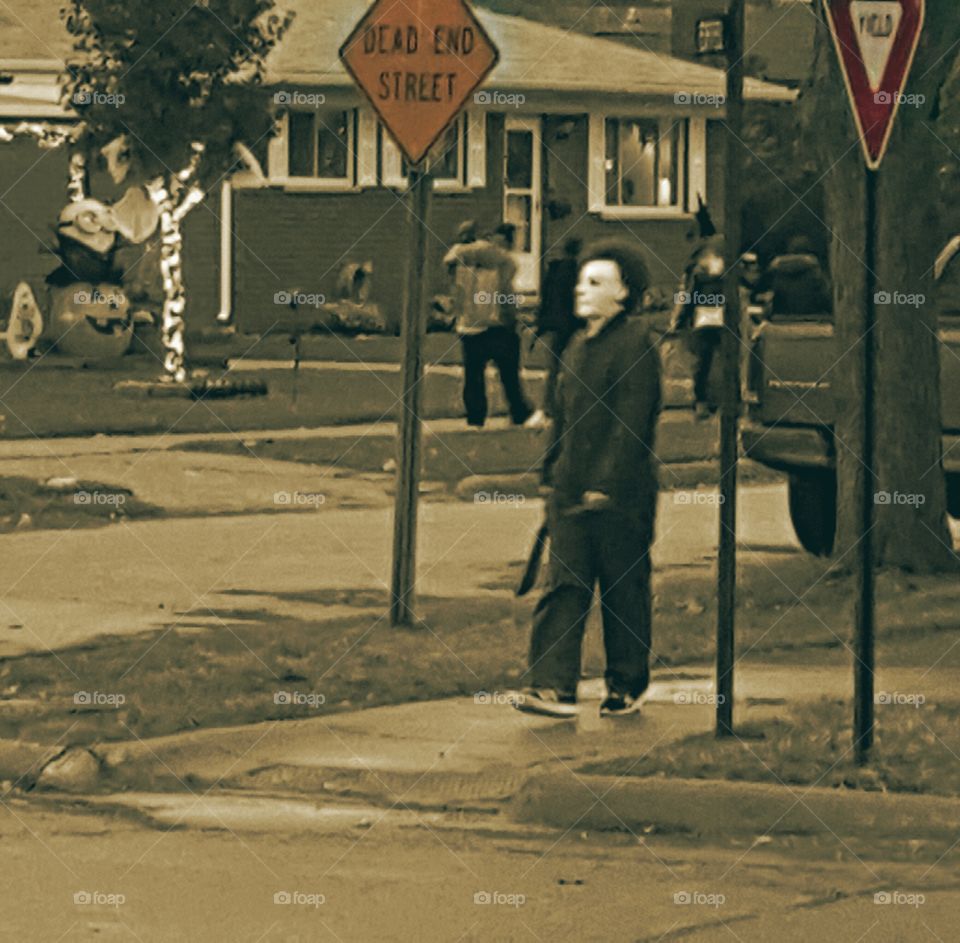 Mike Meyers lurking the streets