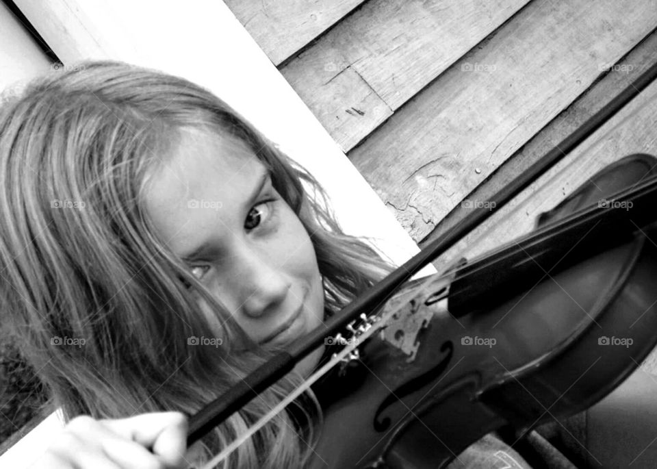 Grettle playing violin