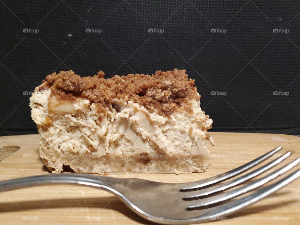 Apple streusel cheesecake bar