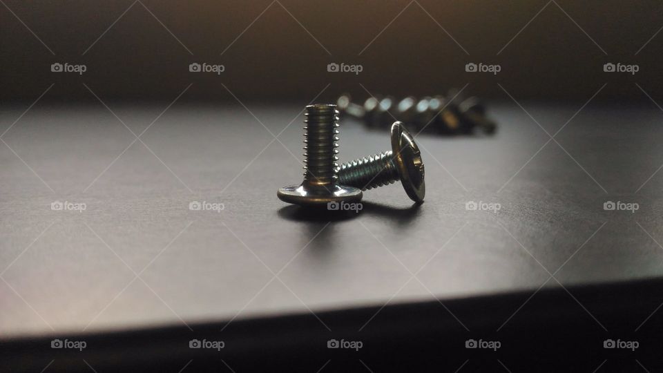 1 screw 2 screws