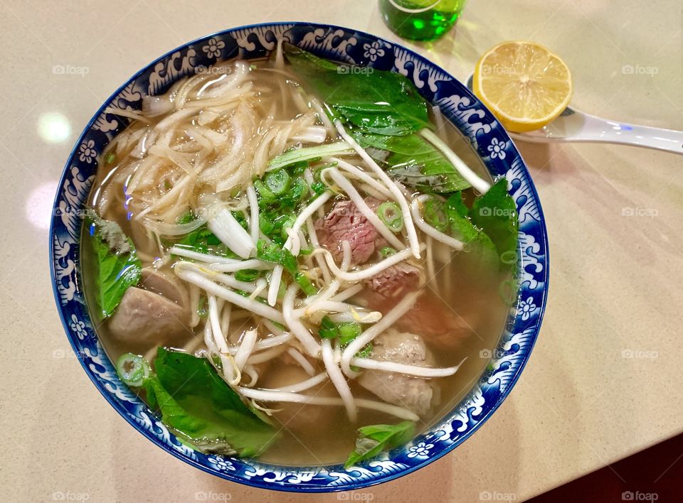 A bowl of noodle soup 