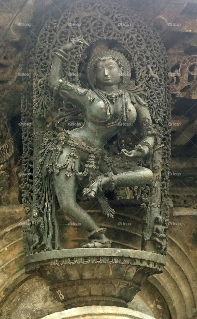 Belur Chennakeshava temple Apsara