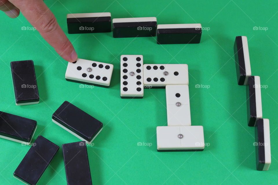 Family game of dominoes