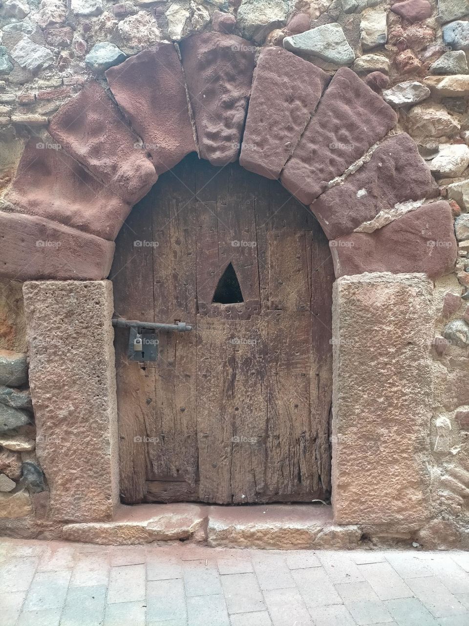 la puerta de la cárcel