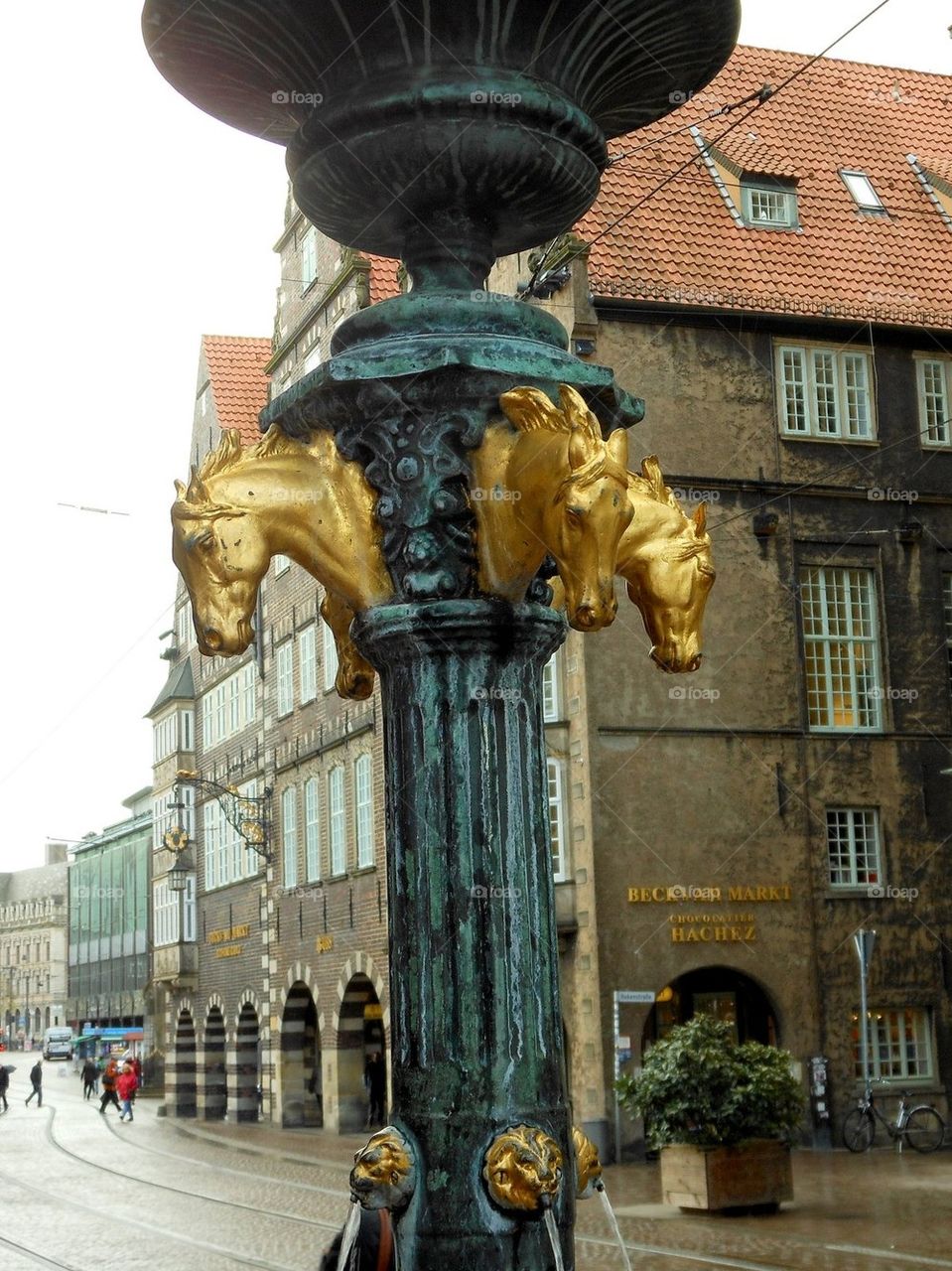 Fountain with golden horse heads 