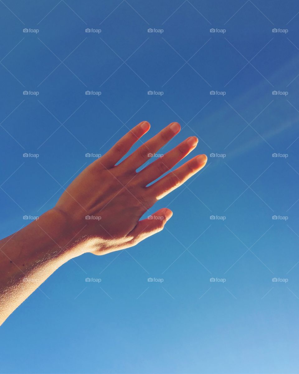 Hand at the sky 