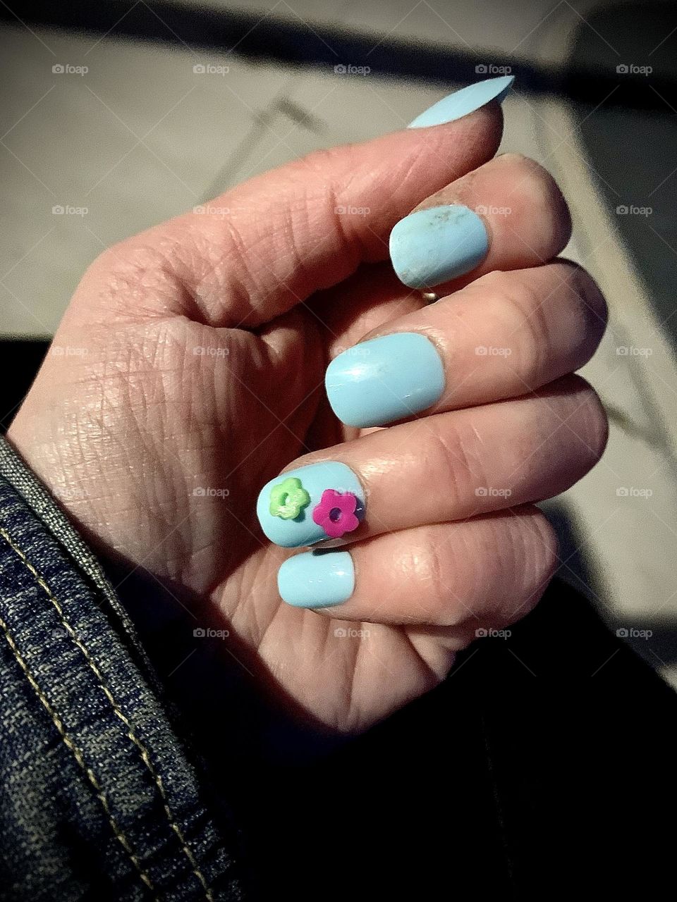 Baby blue pastel fingernails 