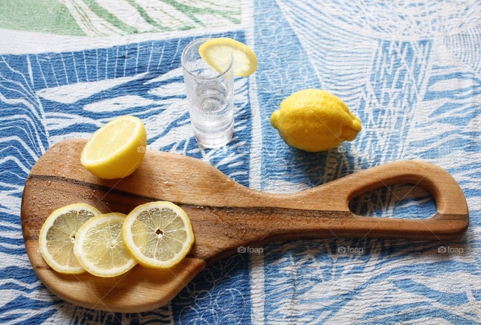 Drinks and fresh lemons