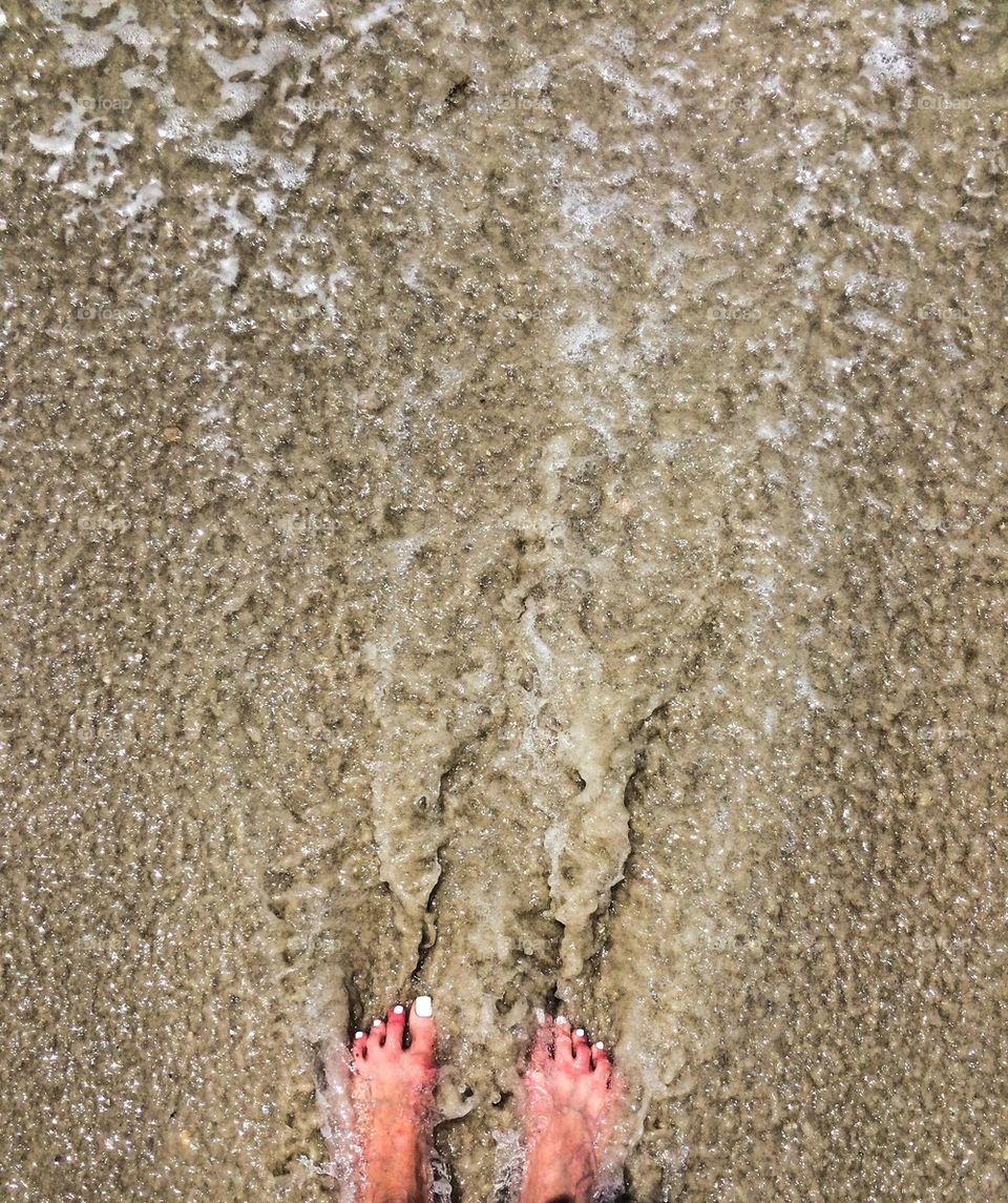 Beach feet white toe nails