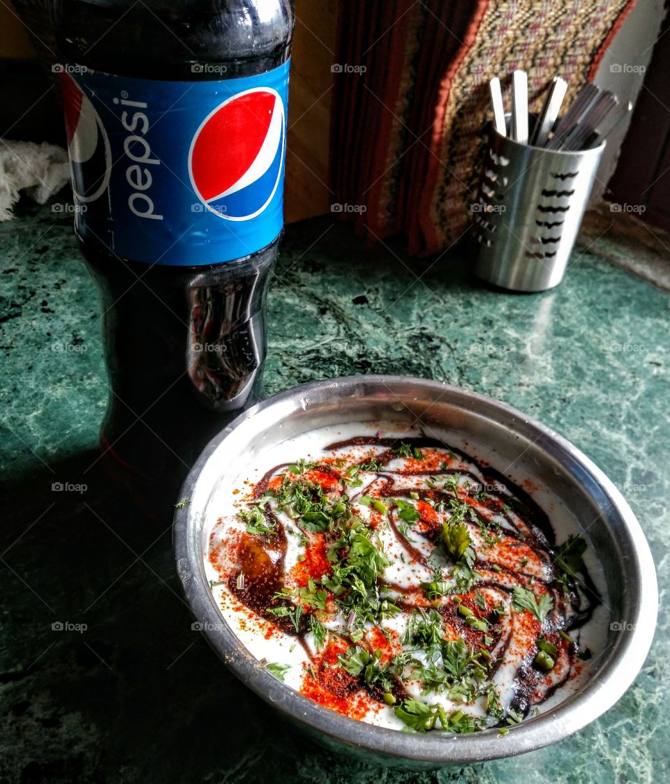 dahi bada and pepsi