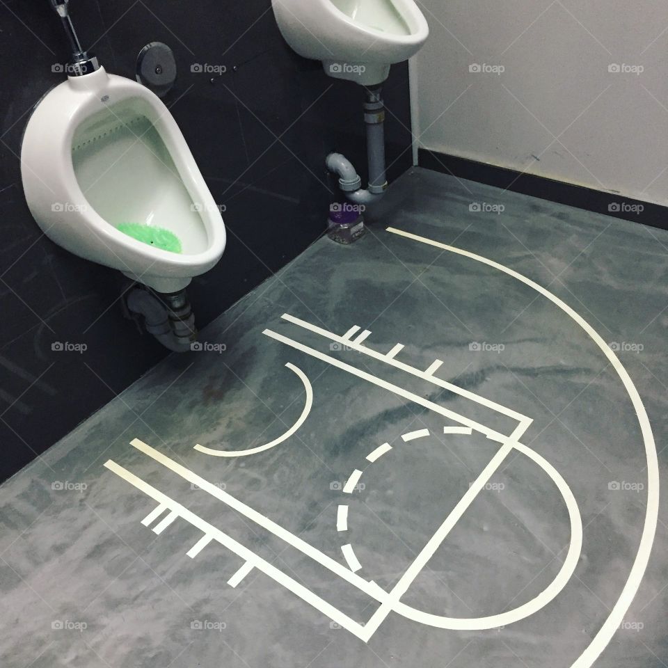 Toilet for basketball fans