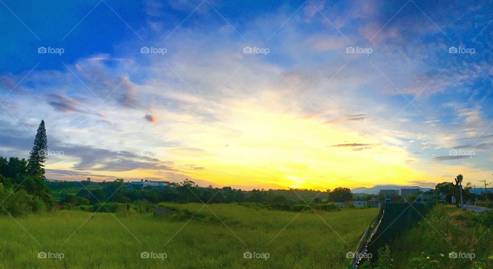 Minha foto perfeita, na dívida de Jundiaí com Itupeva!
Está em modo panorâmico,
Clicada há pouco, 07h. 

07h - Desperta, #Jundiaí!
Ótimo #Domingo a todos.
🌅
#sol
#sun
#sky
#céu
#nature
#manhã
#morning
#alvorada
#natureza
#horizonte
#fotografia
#paisagem
#amanhecer
#mobgraphia
#panorâmica
#panoramic #FotografeiEmJundiaí
#brazil_mobile