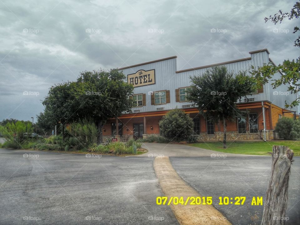 wildcatter ranch hotel 🏩. This is the welcome officially to the great wildcatter ranch resort located east of Graham Texas